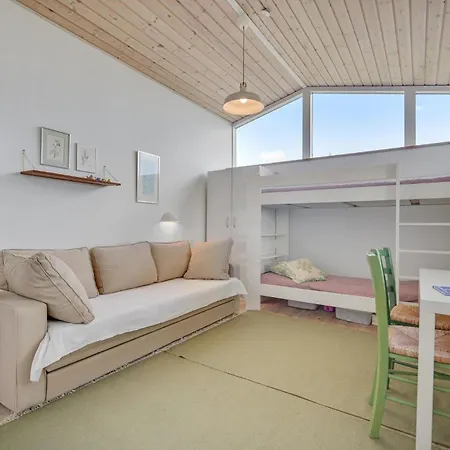Дом отдыха Lovely In With House Sea View